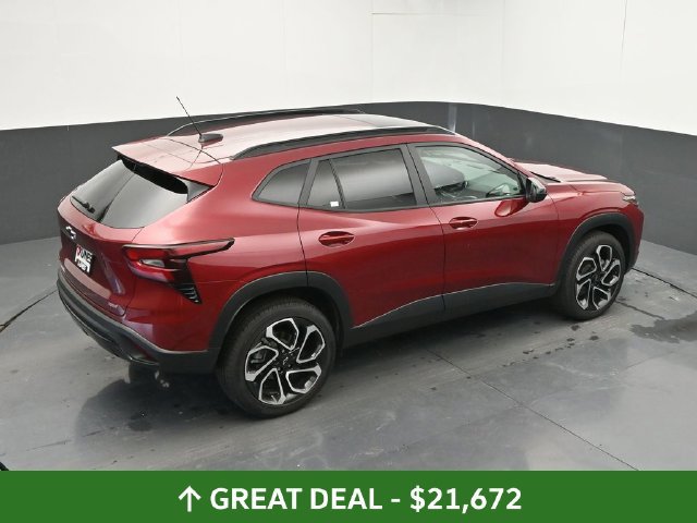 Used 2024 Chevrolet Trax RS w/ Sunroof Package FWD image 39