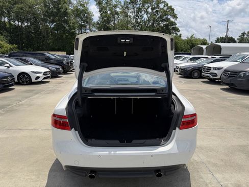 Used 2017 Jaguar XE Premium RWD image 21
