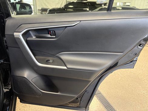 Used 2021 Toyota RAV4 LE image 20