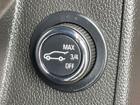 Used 2023 Chevrolet Traverse LT AWD/4WD image 24