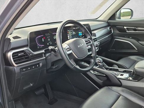 Used 2025 Kia Telluride S FWD image 9