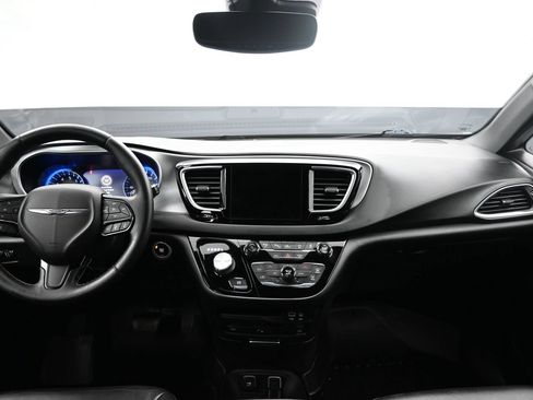Used 2018 Chrysler Pacifica Touring-L Plus w/ Advanced Safetytec Group FWD image 20