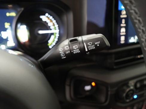 Used 2025 Jeep Wrangler Unlimited Sahara image 19