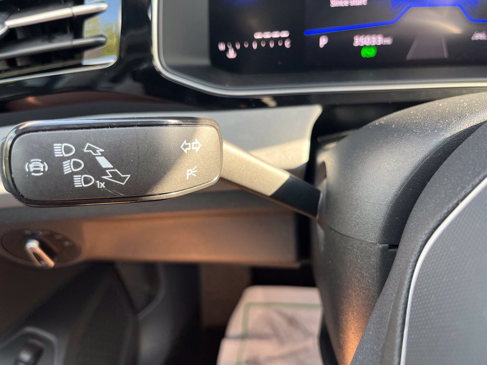 Certified 2025 Volkswagen Jetta SE FWD image 16