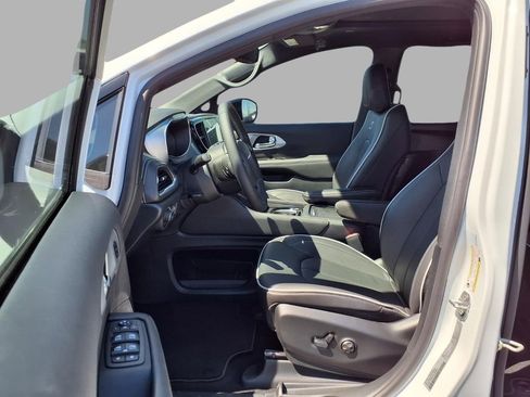 New 2026 Chrysler Pacifica Limited w/ S Appearance Package FWD image 21