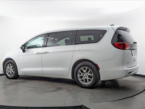 Used 2023 Chrysler Voyager LX FWD image 6