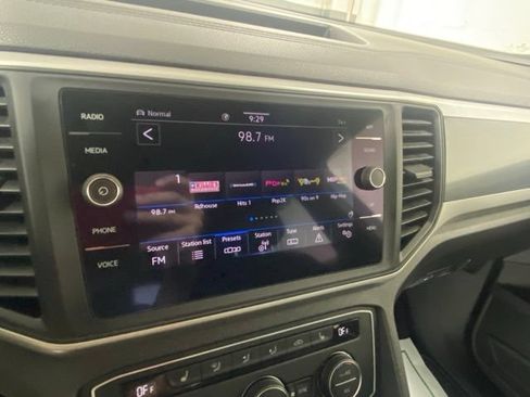 Used 2021 Volkswagen Atlas Cross Sport SE w/ Panoramic Sunroof Package AWD/4WD image 18