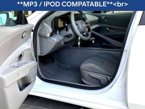 Used 2025 Hyundai Elantra SE w/ Cargo Package image 11