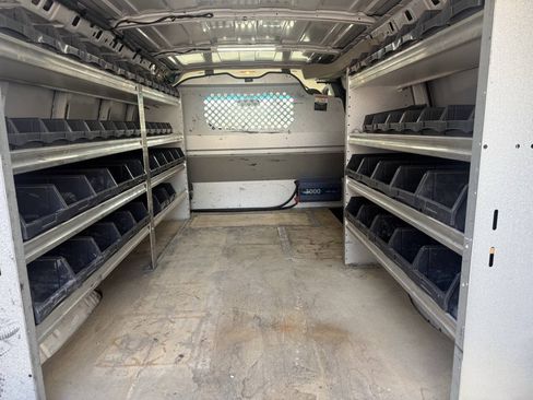 Used 2017 Chevrolet Express 3500 RWD image 21