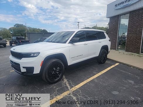 Used 2024 Jeep Grand Cherokee L Laredo image 1