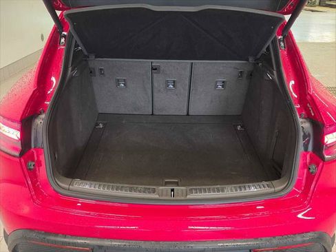 Used 2025 Porsche Macan AWD/4WD image 13