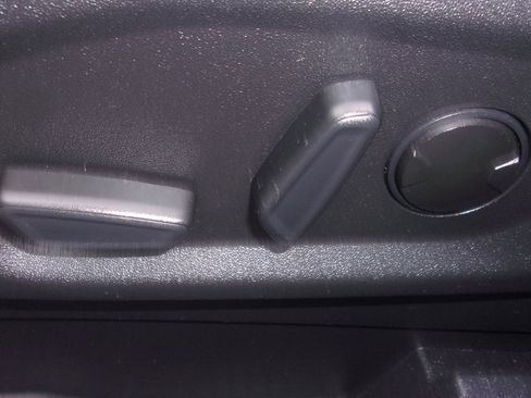 Used 2023 Ford Edge SEL image 9