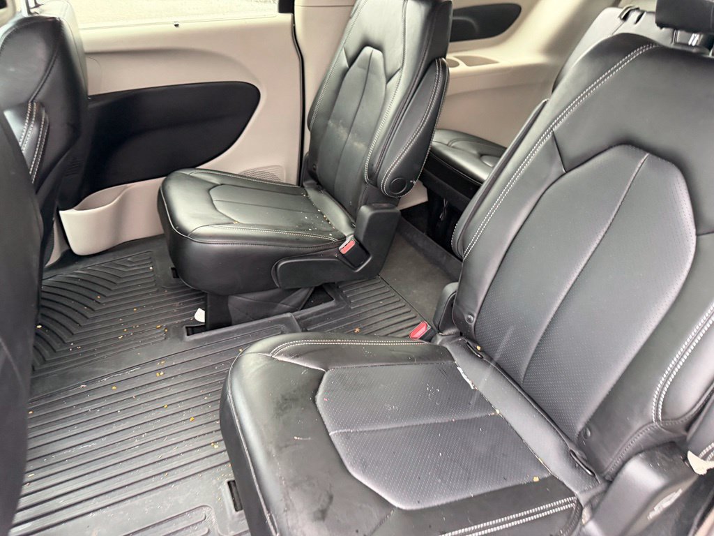 Used 2023 Chrysler Pacifica Touring-L AWD/4WD image 17
