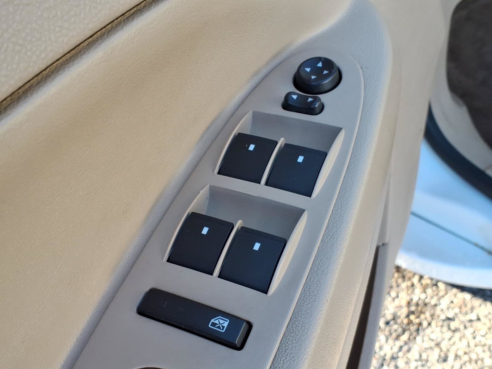 Used 2009 Chevrolet HHR LS FWD image 7