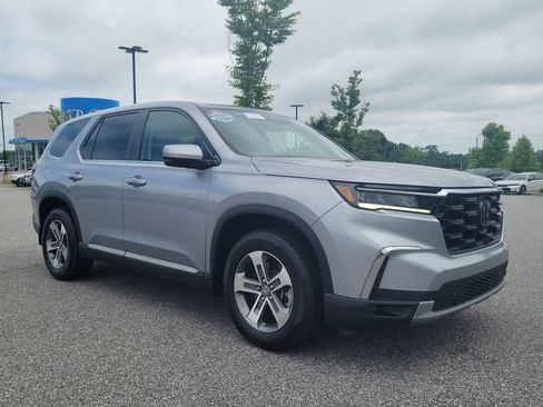 Certified 2025 Honda Pilot EX-L image 3