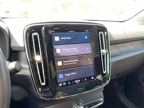 Certified 2023 Volvo C40 Recharge Core image 16