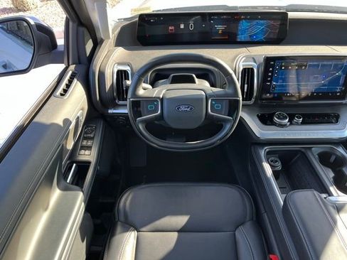 Used 2025 Ford Expedition Platinum AWD/4WD image 12