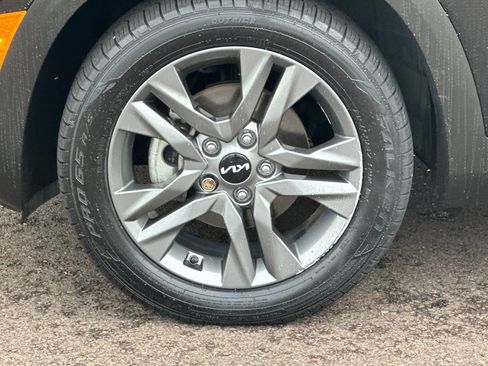 Used 2023 Kia Seltos S w/ Navigation Package FWD image 25