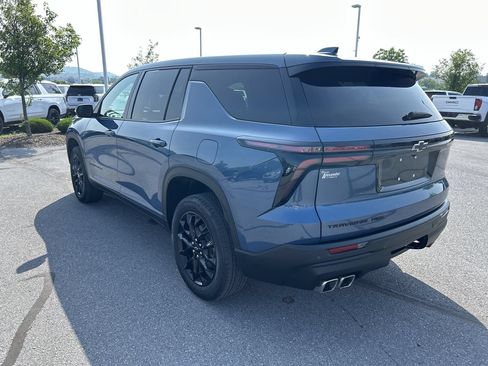 Used 2024 Chevrolet Traverse LS w/ Midnight/Sport Edition AWD/4WD image 5
