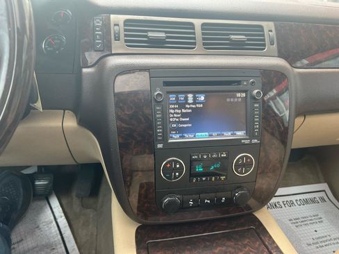 Used 2014 GMC Yukon XL Denali AWD/4WD image 22