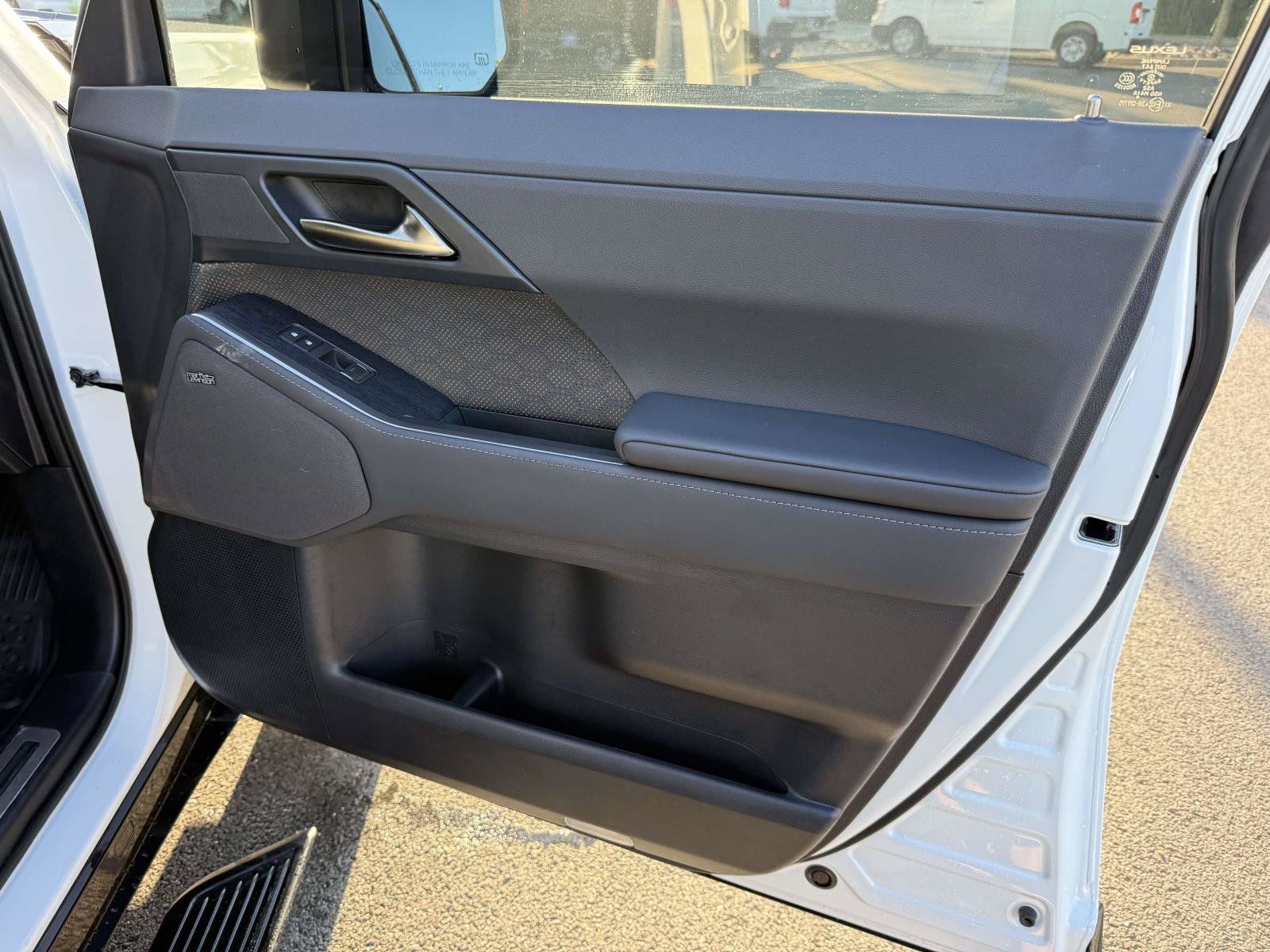 Used 2025 Lexus GX 550 w/ Accessory Package (2T) AWD/4WD image 15