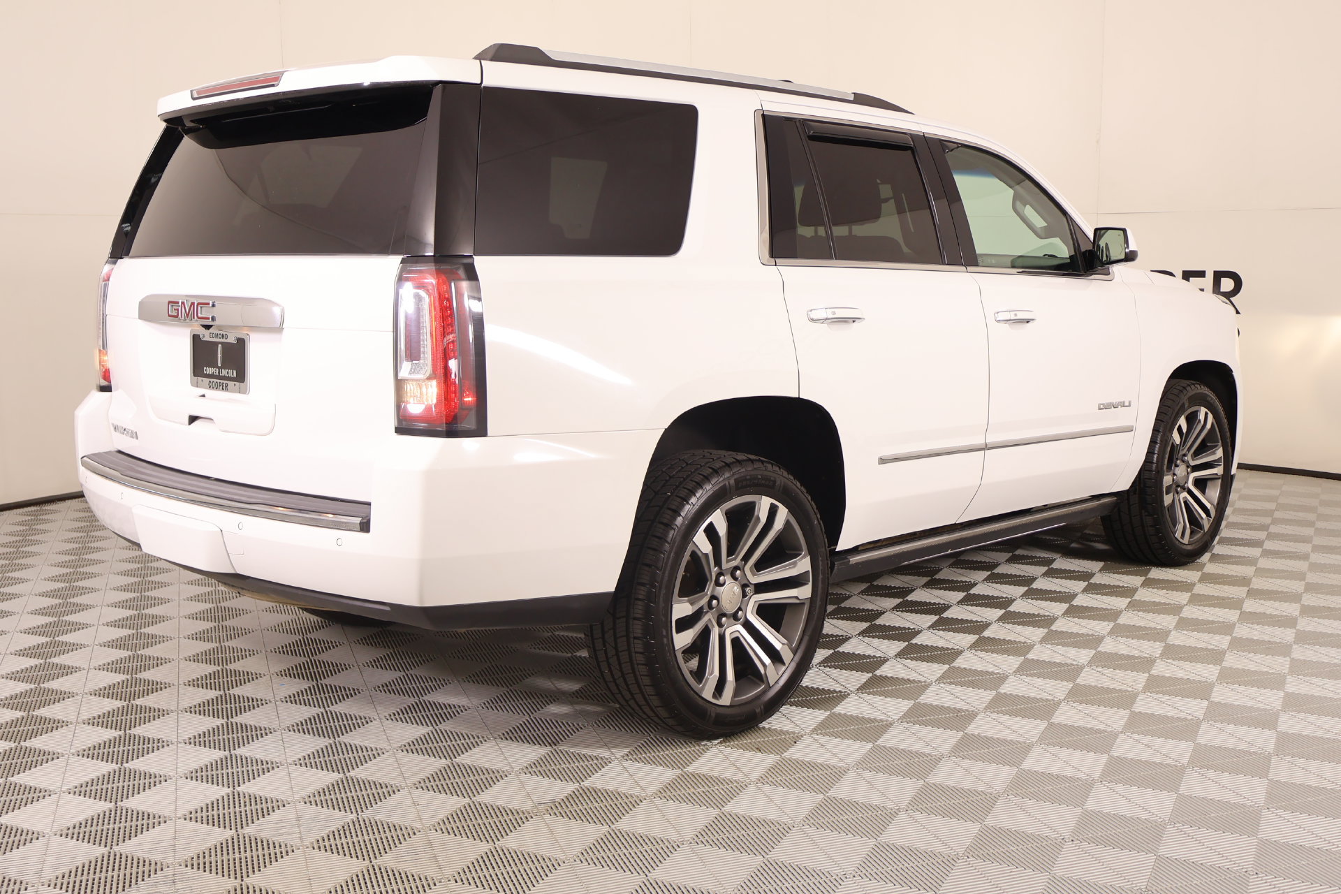 Used 2018 GMC Yukon Denali w/ Denali Ultimate Package AWD/4WD image 24