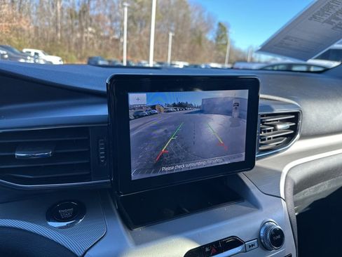 Used 2022 Ford Explorer XLT w/ Equipment Group 202A image 28