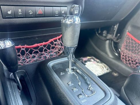 Used 2017 Jeep Wrangler Unlimited Rubicon image 31