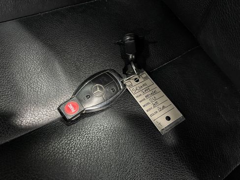 Used 2009 Mercedes-Benz SLK 300 image 32