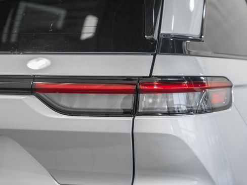 New 2025 Jeep Grand Cherokee Altitude image 6