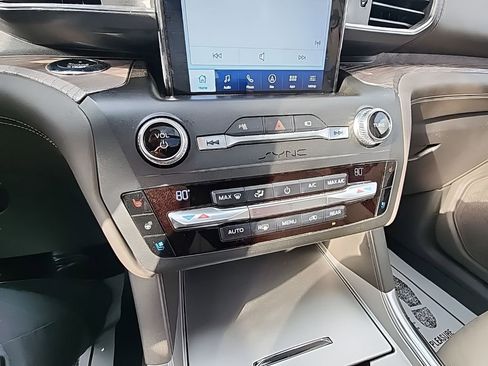 Certified 2020 Ford Explorer Platinum w/ Premium Technology Package AWD/4WD image 29