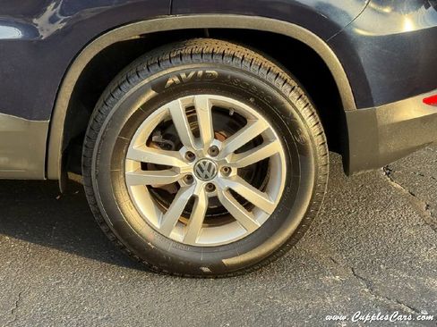 Used 2012 Volkswagen Tiguan S image 42