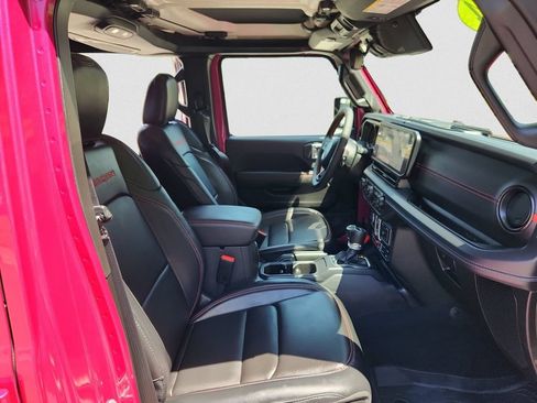 Used 2024 Jeep Gladiator Rubicon AWD/4WD image 15