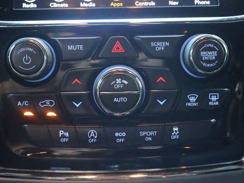 Used 2019 Jeep Grand Cherokee Limited w/ Luxury Group II AWD/4WD image 18