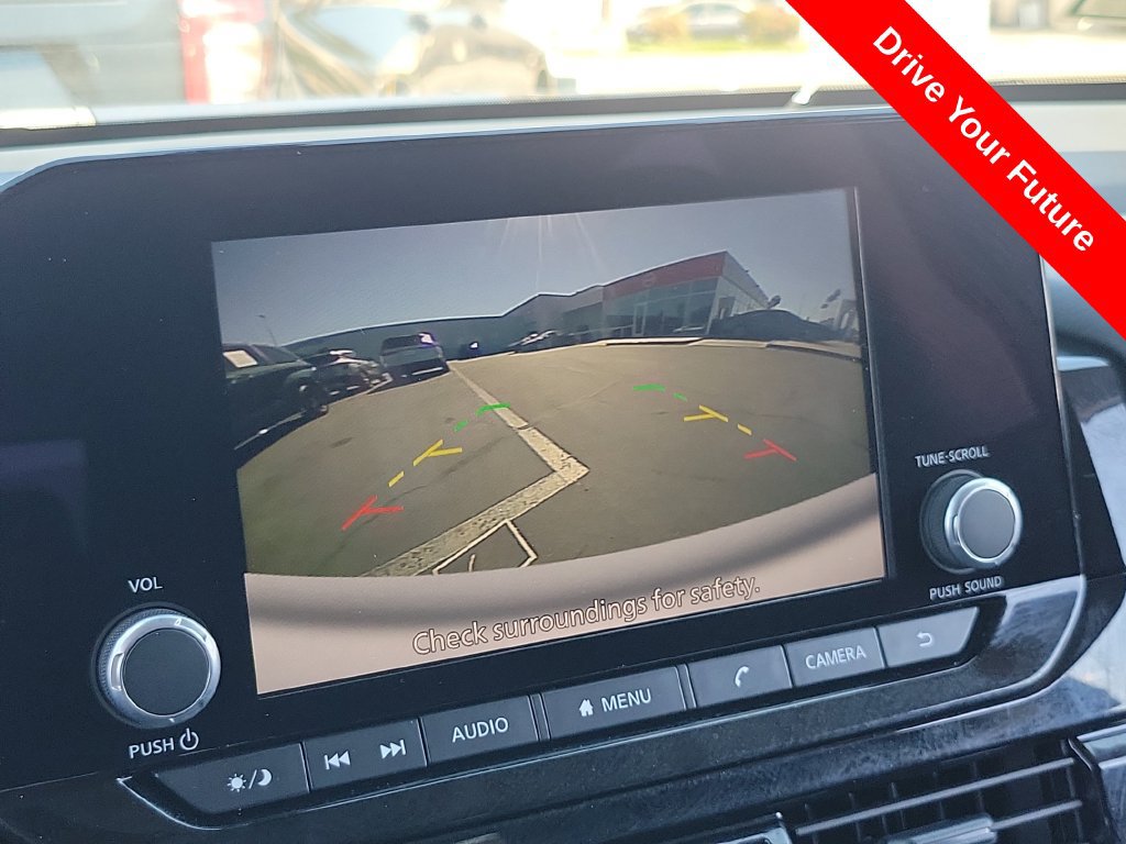 Used 2025 Nissan Pathfinder SV FWD image 11