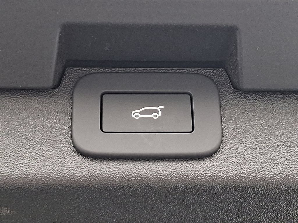 Used 2026 Land Rover Discovery S AWD/4WD image 29