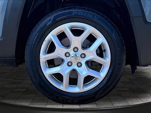 Used 2016 Jeep Renegade Latitude w/ Cold Weather Group AWD/4WD image 30