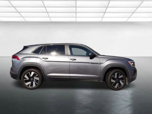 Used 2025 Volkswagen Atlas Cross Sport SE image 4