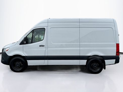 Used 2025 Mercedes-Benz Sprinter 2500 image 8