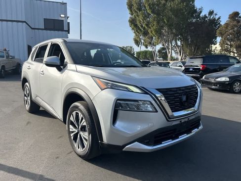 Used 2023 Nissan Rogue SV image 2
