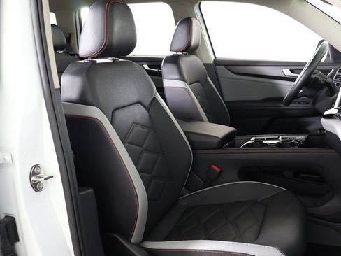 Certified 2024 Volkswagen Atlas Peak Edition SEL AWD/4WD image 37
