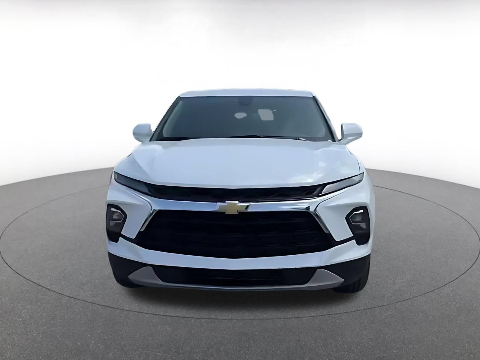 Used 2025 Chevrolet Blazer LT FWD image 3