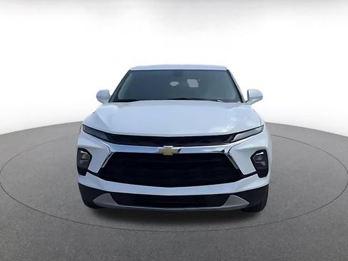 Used 2025 Chevrolet Blazer LT FWD image 3