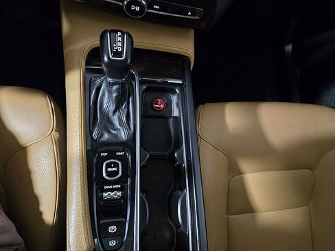 Used 2016 Volvo XC90 T6 Momentum w/ Momentum Plus Package image 30