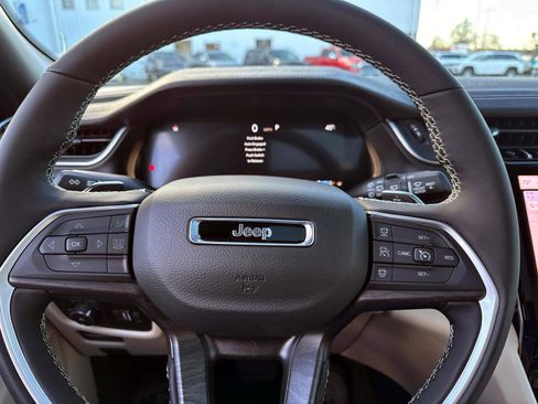New 2025 Jeep Grand Cherokee Limited image 13