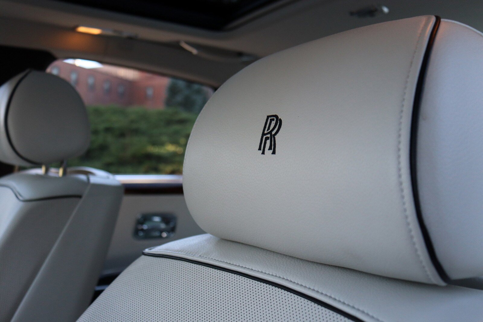 Used 2014 Rolls-Royce Ghost RWD image 14