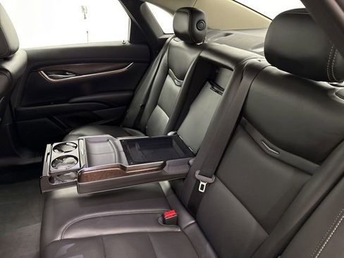 Used 2018 Cadillac XTS Luxury image 21