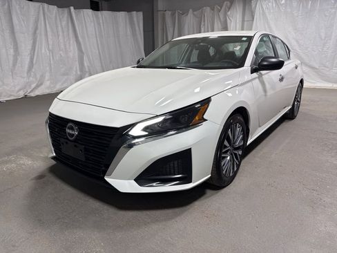Used 2025 Nissan Altima 2.5 SV image 3
