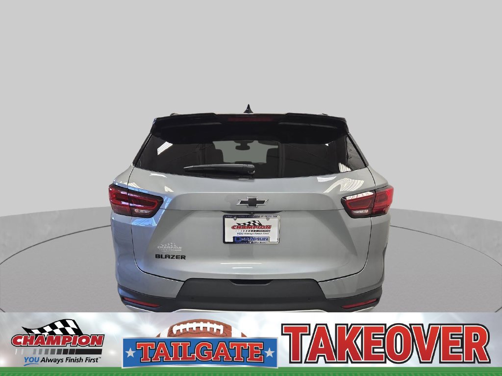 Used 2024 Chevrolet Blazer LT w/ Midnight/Sport Edition FWD image 5