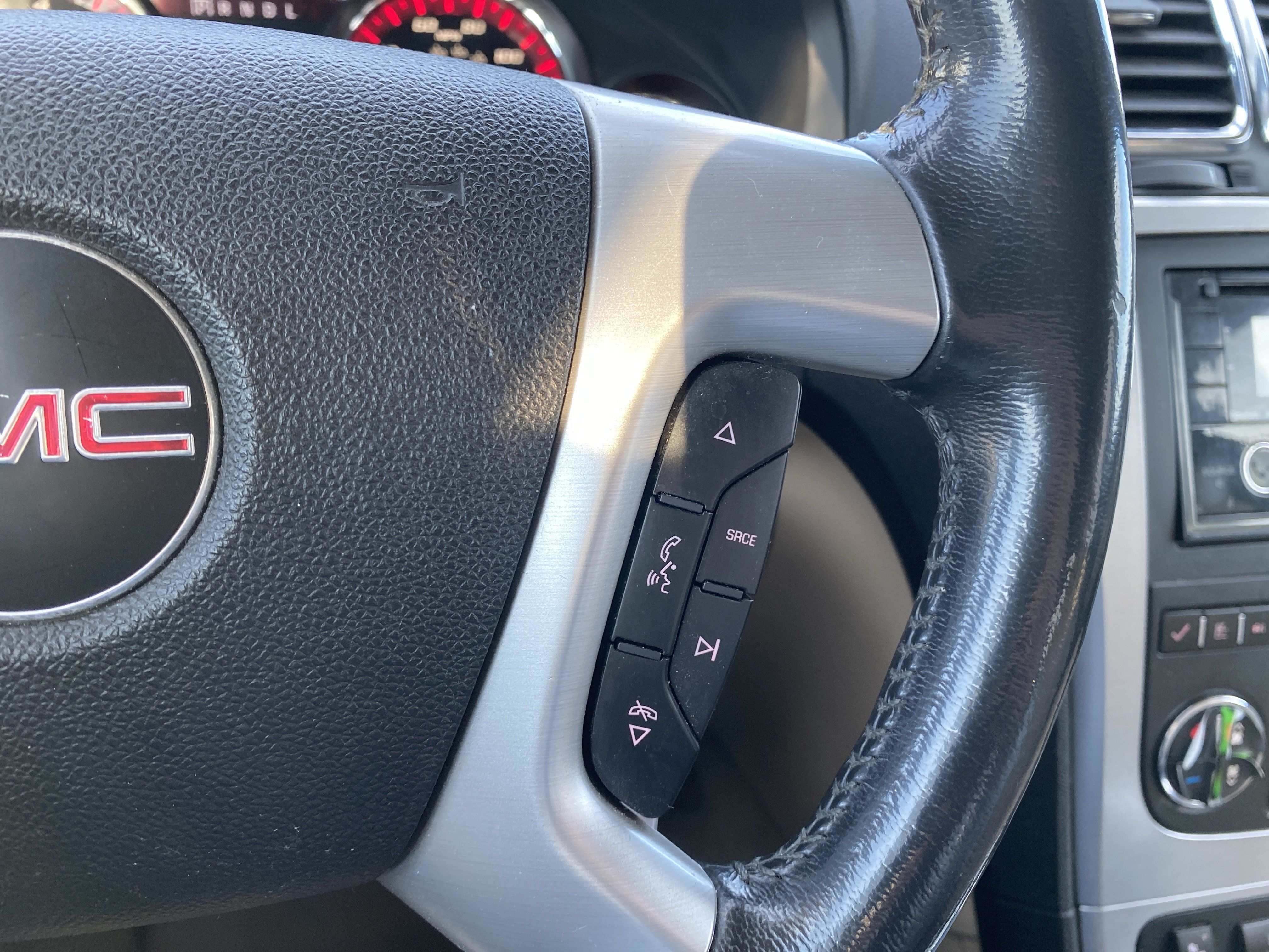 Used 2012 GMC Acadia SLT AWD/4WD image 18